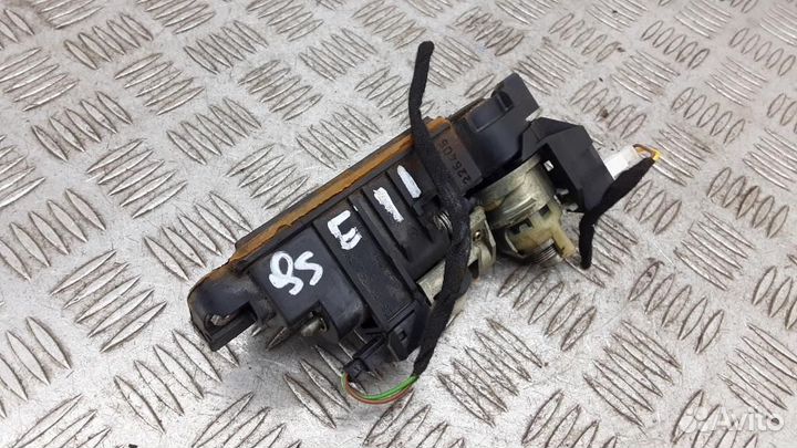 Кнопка закрывания багажника Mercedes-Benz C-Class