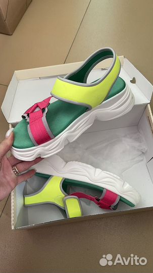 Сандалии женские