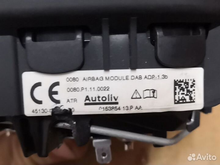 Подрушка безопасности водителя Toyota corolla e18