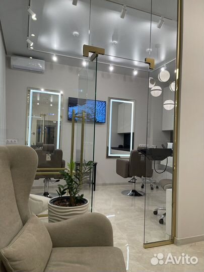 Услуги маникюра и педикюра