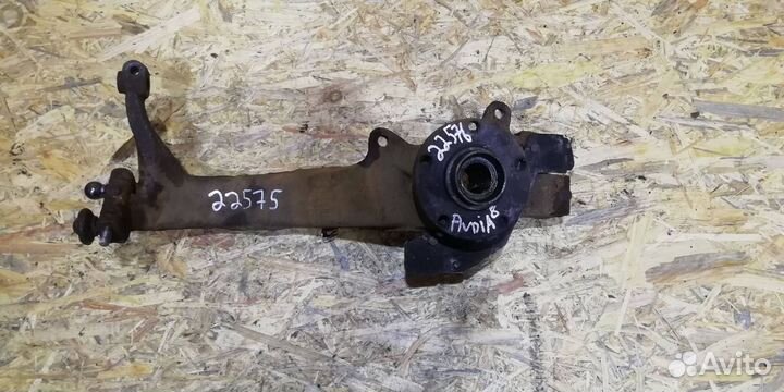 Кулак передний левый Audi A8 D2/4D 1998 4D0467257F