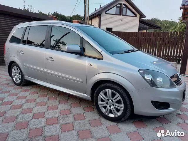 Внешние пороги для Opel Zafira B