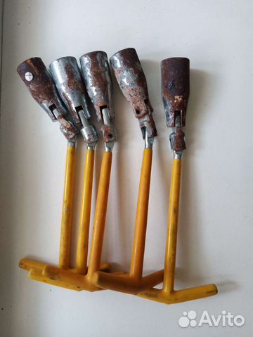 Ключ свечной 21