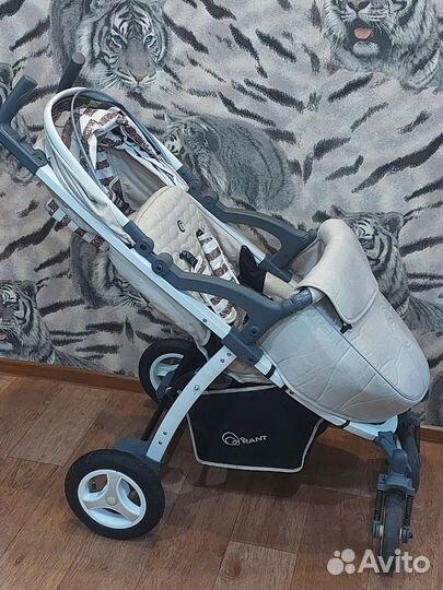 Прогулочная коляска с надувными колесами