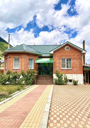 Дом 180 м² на участке 8 сот.