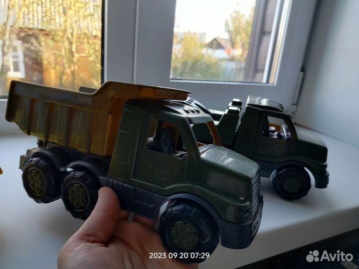 3 игрушки, цена указана за машину