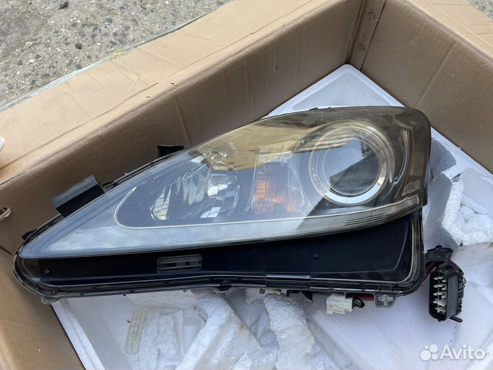 Lexus IS фара передняя левая