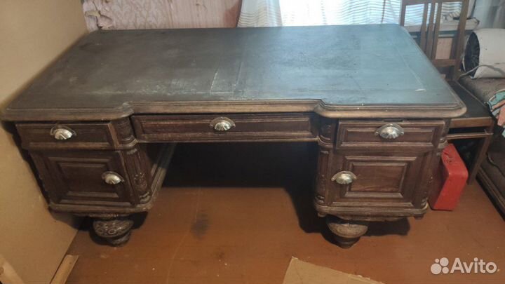 Старинный стол из массива дуба