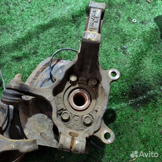 Поворотный кулак Nissan Qashqai 2008