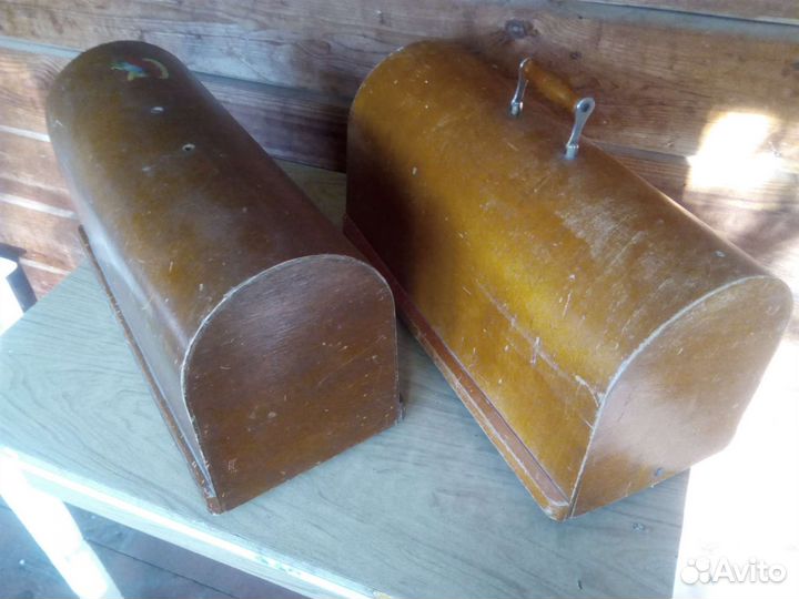 Тумба и аксесуары от швейной машинки