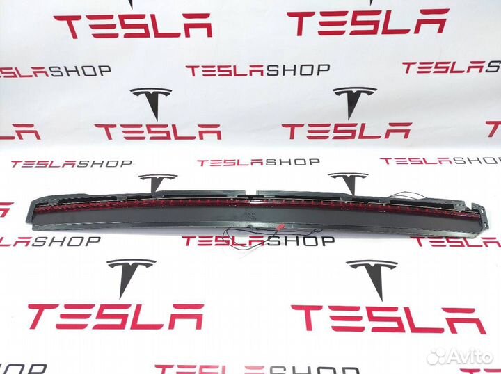 Стоп сигнал крышки багажника верхний Tesla Model S