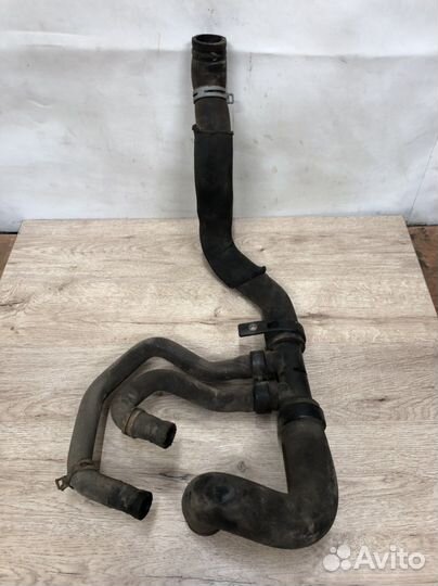 Патрубок радиатора нижний Peugeot 408