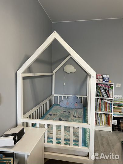Кровать домик
