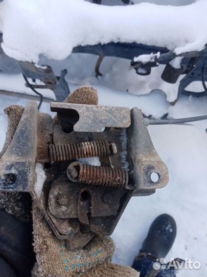 Замок капота Kia Spectra