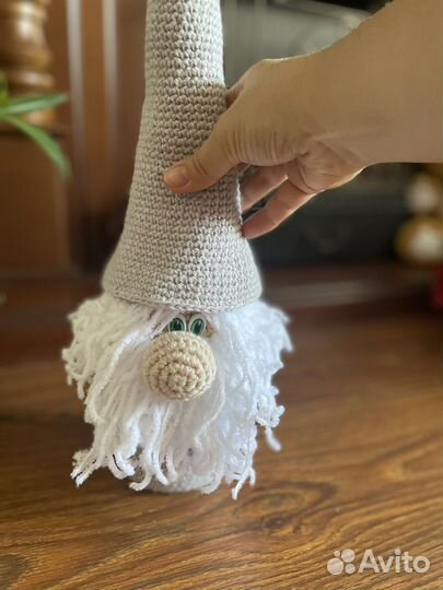 Домовой вязаный чехол подставка