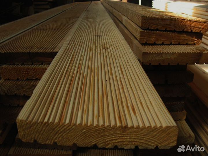 Доски лиственницы 50x180 мм, прошедшие строгательн