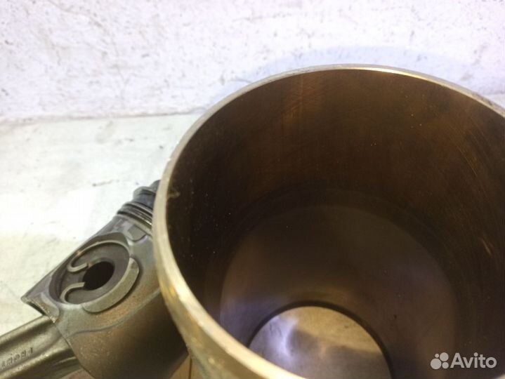 Поршень с шатуном Вольво