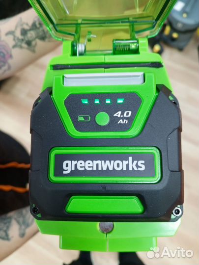 Снегоуборочная аккумуляторная лопата greenworks