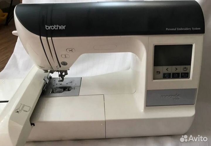 Вышивальная машина Brother innov-'IS 750E