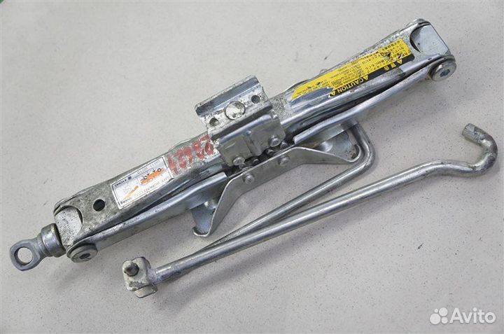 Поддомкратник Toyota Avensis AZT220