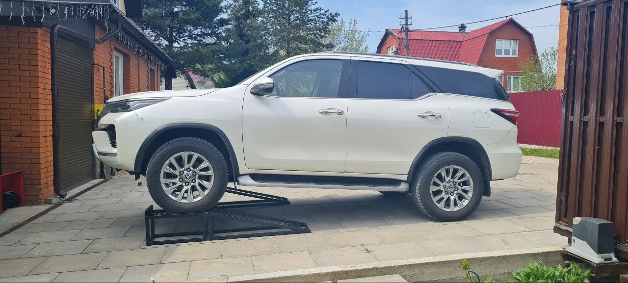 Toyota Fortuner: фото из отзыва