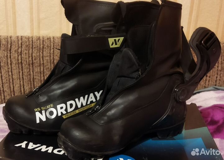 Лыжные ботинки