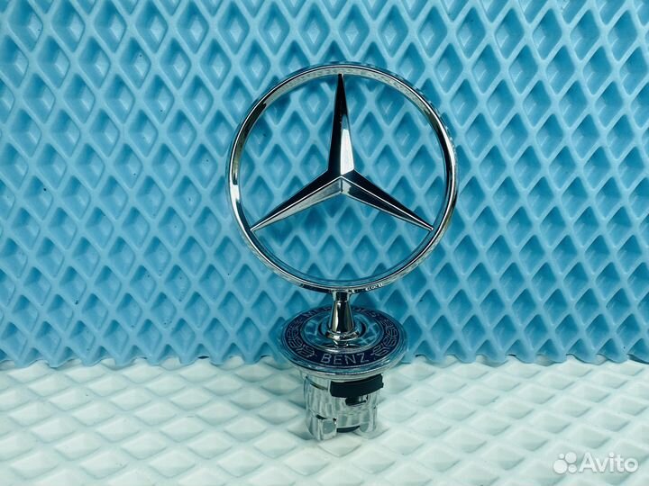 Прицел на капот Mercedes