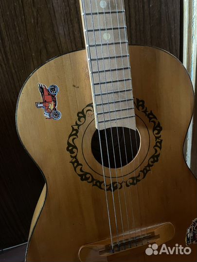 Акустическая классическая гитара