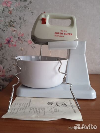 Ручной миксер с подставкой и чашей