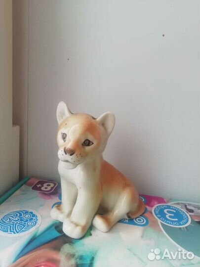 Фарфоровая статуэтка 