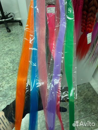 Аксессуары для волос, пряди, расчески, крабики