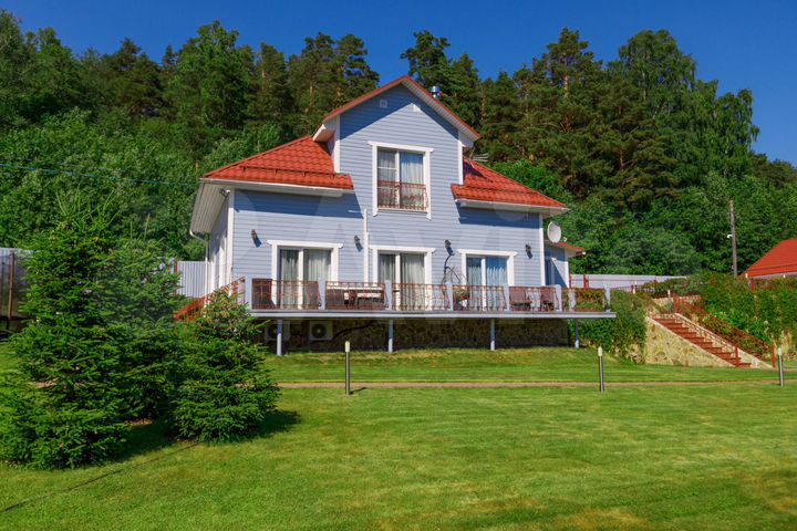 Коттедж 215 м² на участке 20 сот.