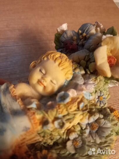 Статуэтка спящий ребенок