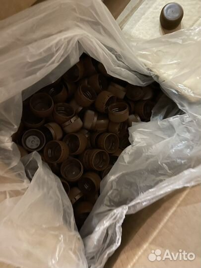 Крышки пластиковые для бутылок