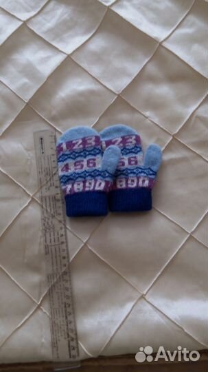 Вязаные носочки и рукавички для самых маленьких