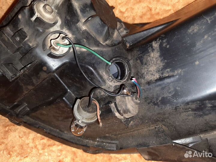 Фары на Mitsubishi Colt 2004