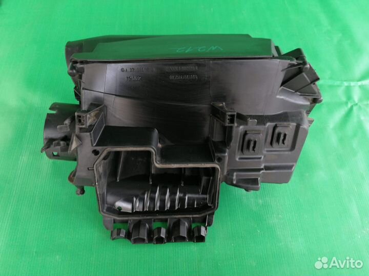 Корпус воздушного фильтра Mercedes W212 m271