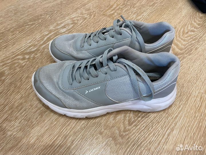 Кроссовки женские 37 размер бу