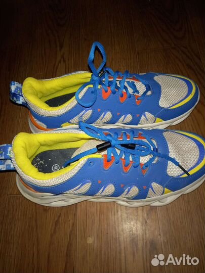 Кроссовки новые