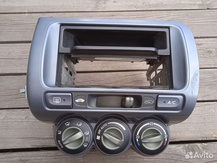 Рамка магнитолы Honda Fit GD