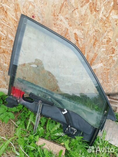 Стекло переднее правое с механизмом Audi 80 b3
