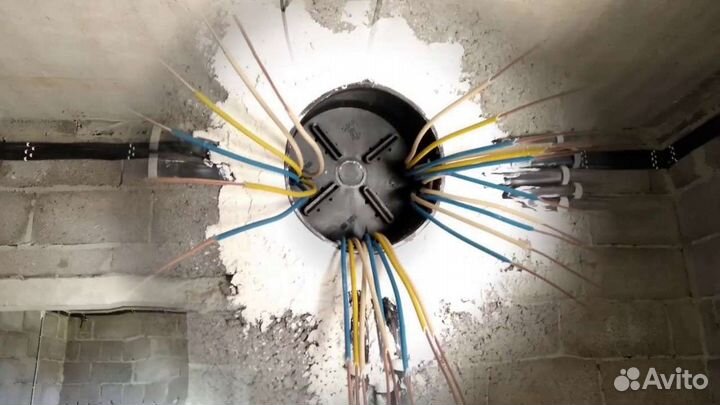 Услуги электрика и сантехника