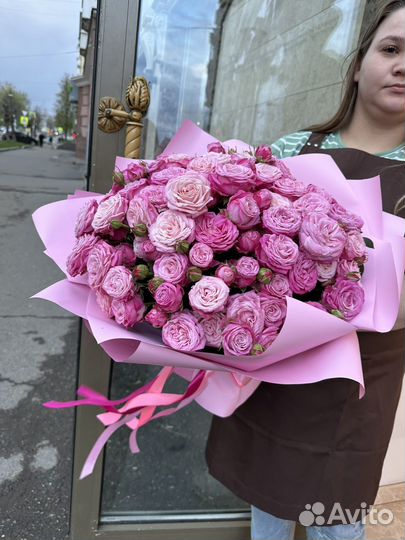Кустовые розы букет
