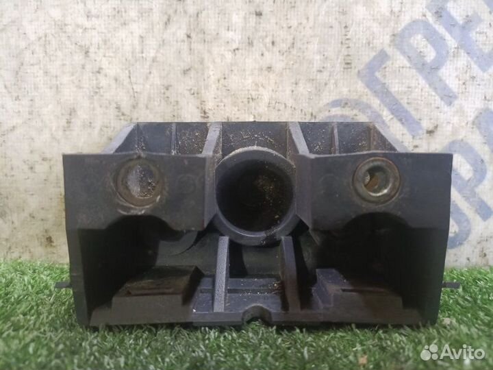 Крепление правое Renault Premium грузовик 11.1