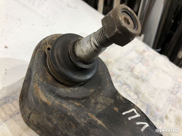 Рычаг передний левый Nissan Primera p12