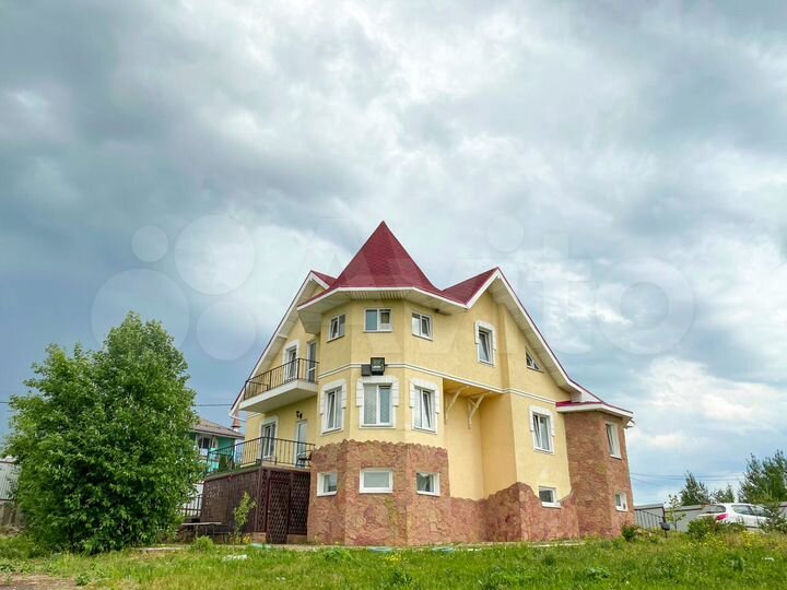 Коттедж 262 м² на участке 12 сот.