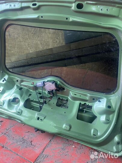 Заднее стекло Ford Fiesta 2006г