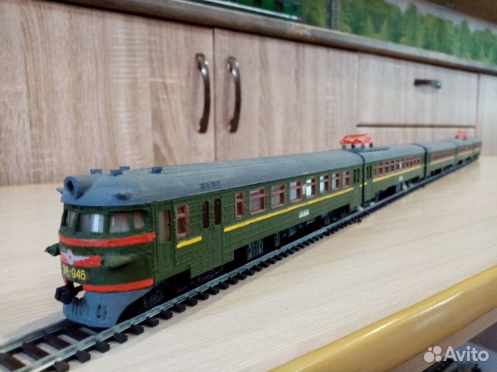 Модель электропоезда эр2 HO 1-87