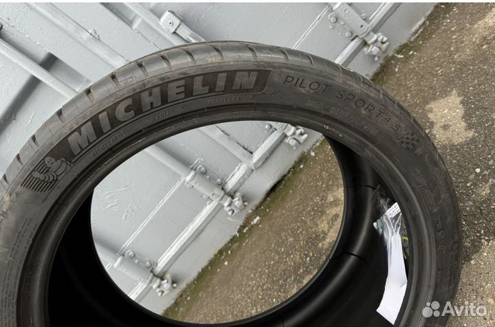 Michelin Pilot Sport 4 S 285/35 R20 104Y