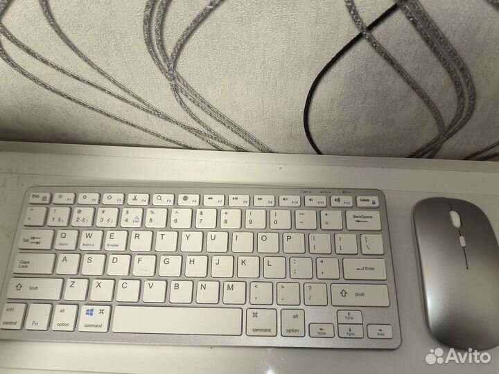 Беспроводная клавиатура и мышь